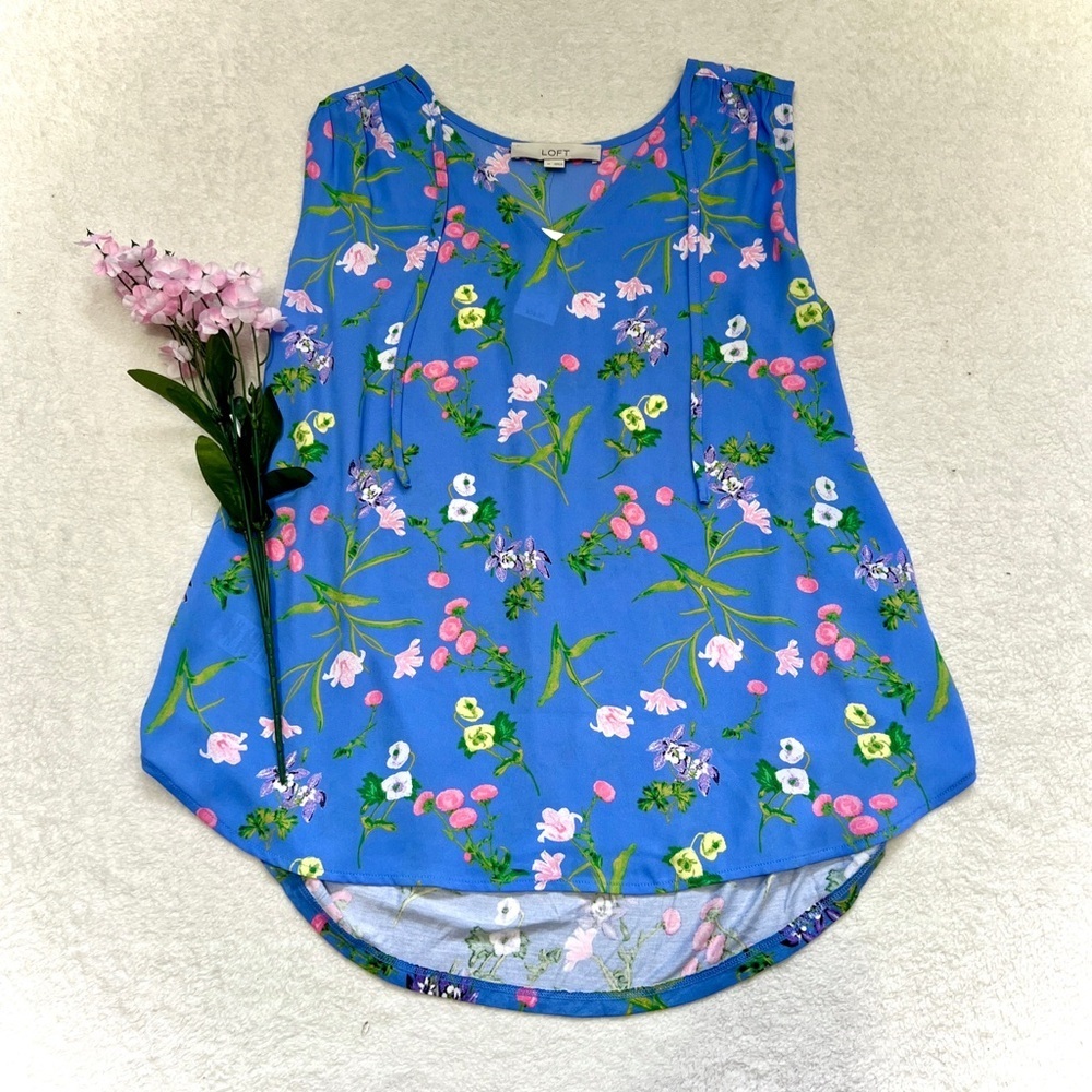 LOFT NWT Periwinkle Floral Tank Top - Medium
